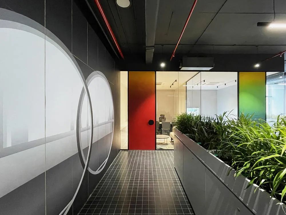 鄭州金博大分享時尚炫彩IT科技公司辦公室裝修案例(圖11) 鄭州金博大分享時尚炫彩IT科技公司辦公室裝修案例(圖11)