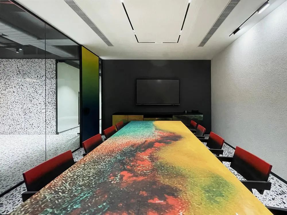 鄭州金博大分享時尚炫彩IT科技公司辦公室裝修案例(圖12) 鄭州金博大分享時尚炫彩IT科技公司辦公室裝修案例(圖12)