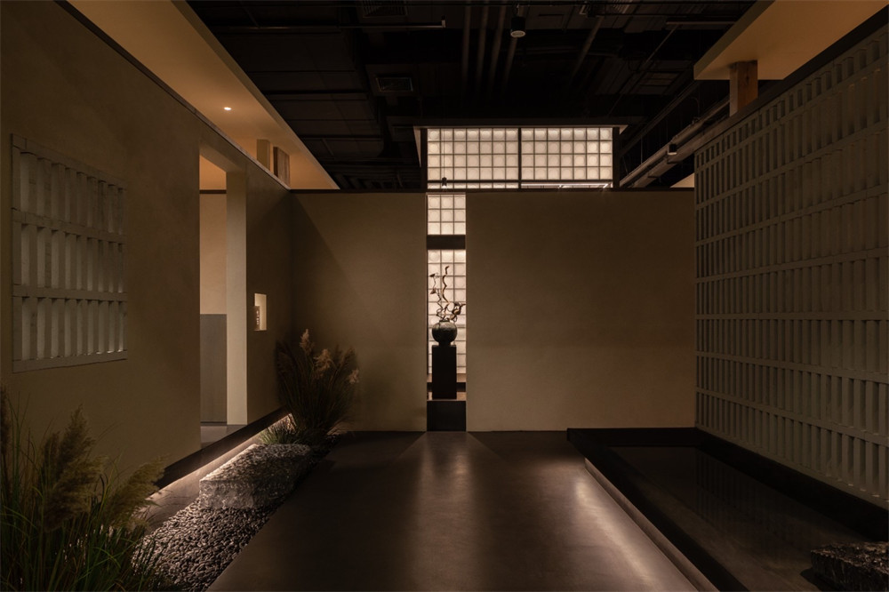 傳統(tǒng)園林融合現(xiàn)代美學(xué) 眉舍川菜餐廳裝修設(shè)計(jì)(圖1) 傳統(tǒng)園林融合現(xiàn)代美學(xué) 眉舍川菜餐廳裝修設(shè)計(jì)(圖1)