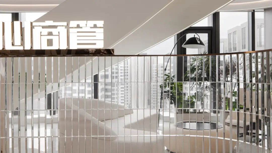 甲級寫字樓匠心商管高端企業(yè)辦公室裝修設(shè)計(jì)(圖5) 甲級寫字樓匠心商管高端企業(yè)辦公室裝修設(shè)計(jì)(圖5)