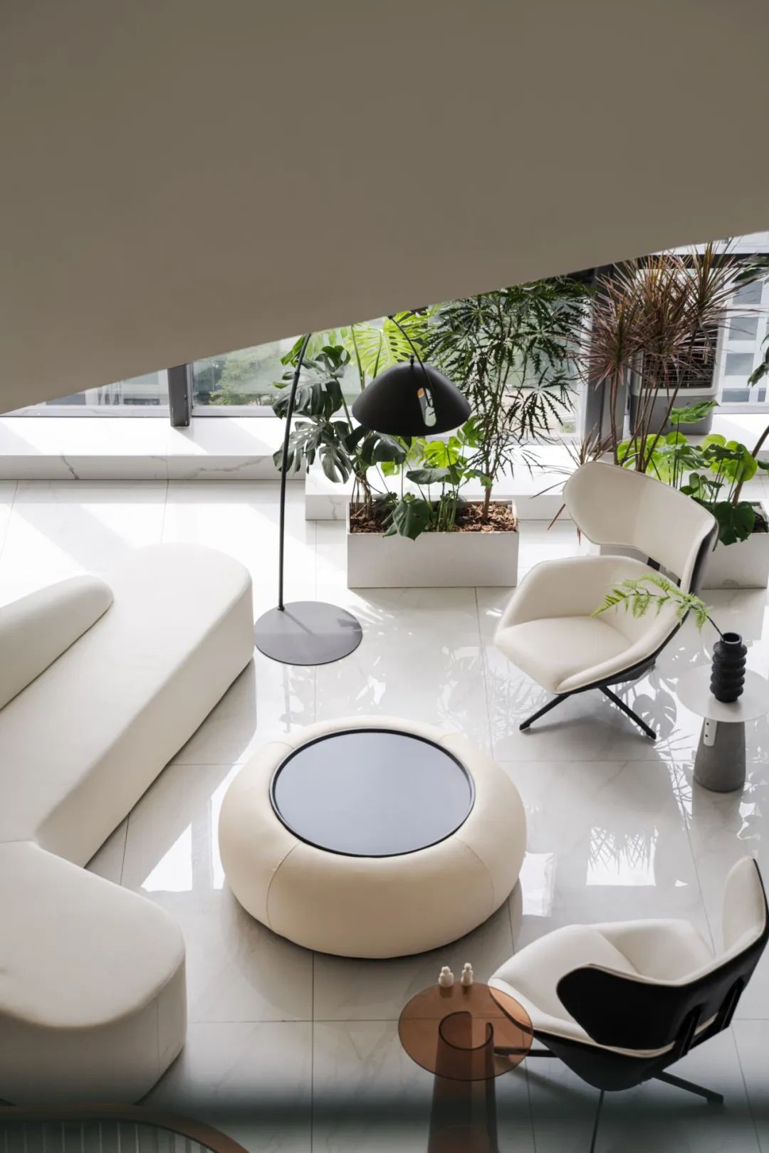 甲級寫字樓匠心商管高端企業(yè)辦公室裝修設(shè)計(jì)(圖6) 甲級寫字樓匠心商管高端企業(yè)辦公室裝修設(shè)計(jì)(圖6)