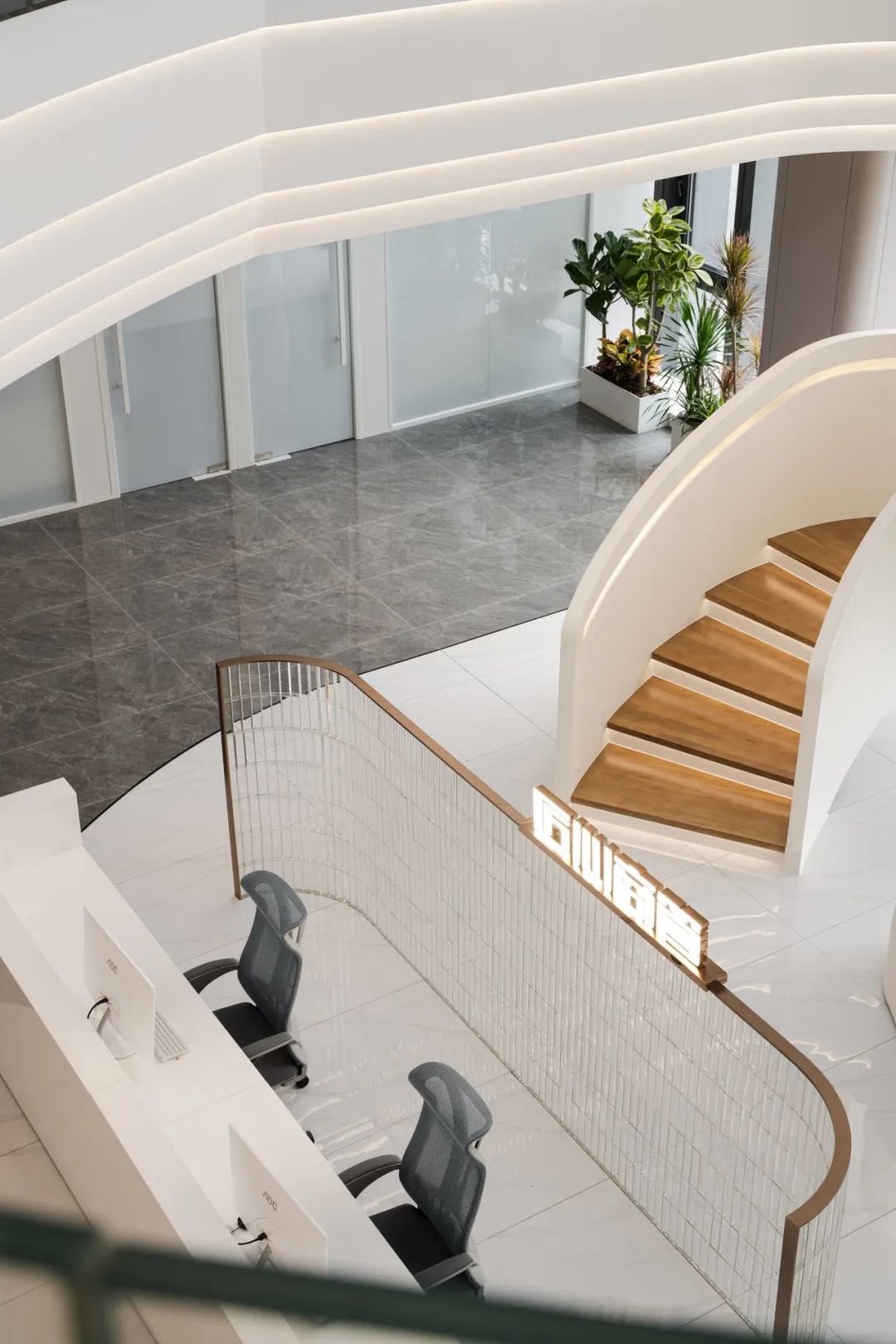 甲級寫字樓匠心商管高端企業(yè)辦公室裝修設(shè)計(jì)(圖8) 甲級寫字樓匠心商管高端企業(yè)辦公室裝修設(shè)計(jì)(圖8)