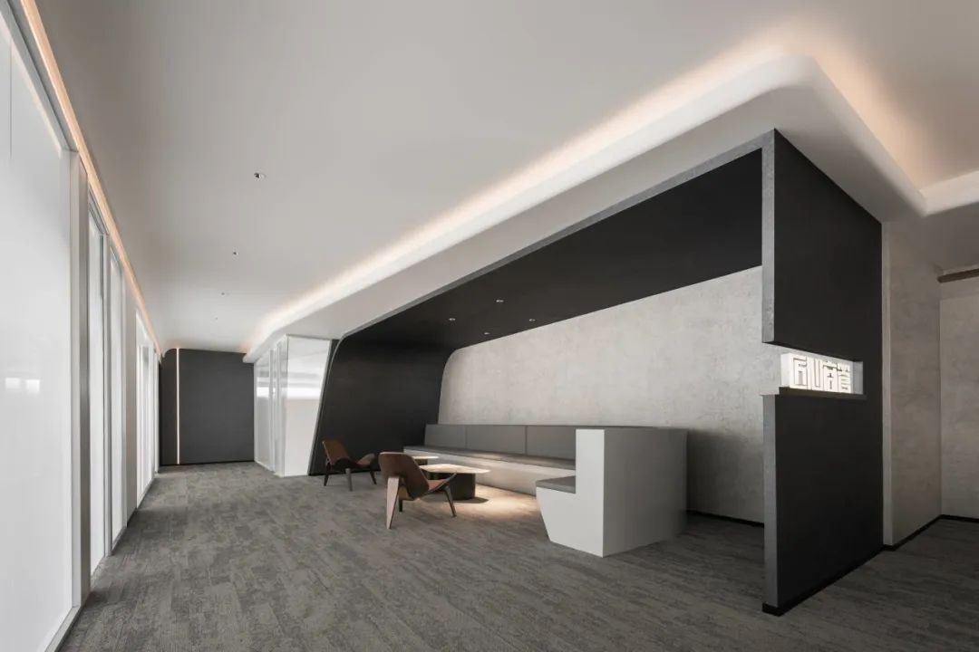 甲級寫字樓匠心商管高端企業(yè)辦公室裝修設(shè)計(jì)(圖11) 甲級寫字樓匠心商管高端企業(yè)辦公室裝修設(shè)計(jì)(圖11)