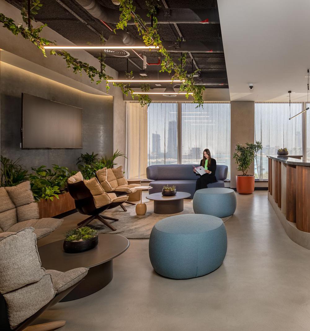 鄭州金博大分享活力多彩的咨詢公司辦公室裝修案例(圖1) 鄭州金博大分享活力多彩的咨詢公司辦公室裝修案例(圖1)