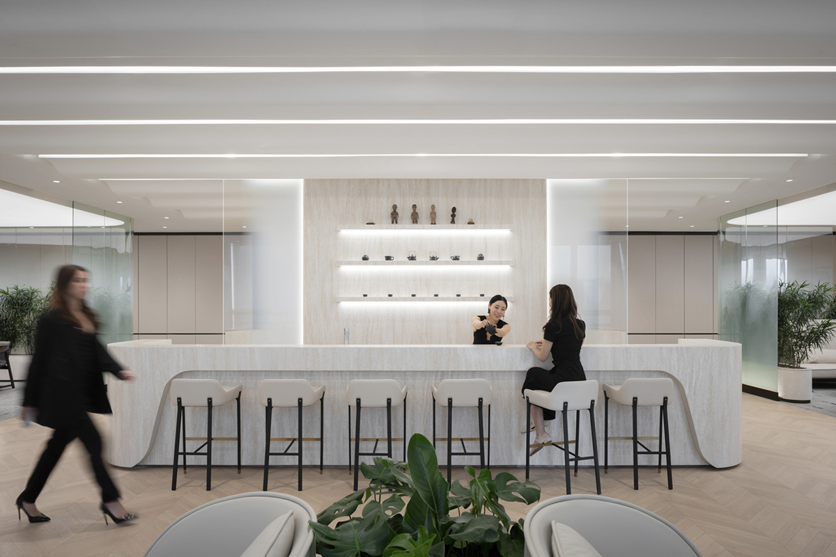 多元、包容的渣打銀行上?？偛哭k公室裝修設(shè)計(圖5)