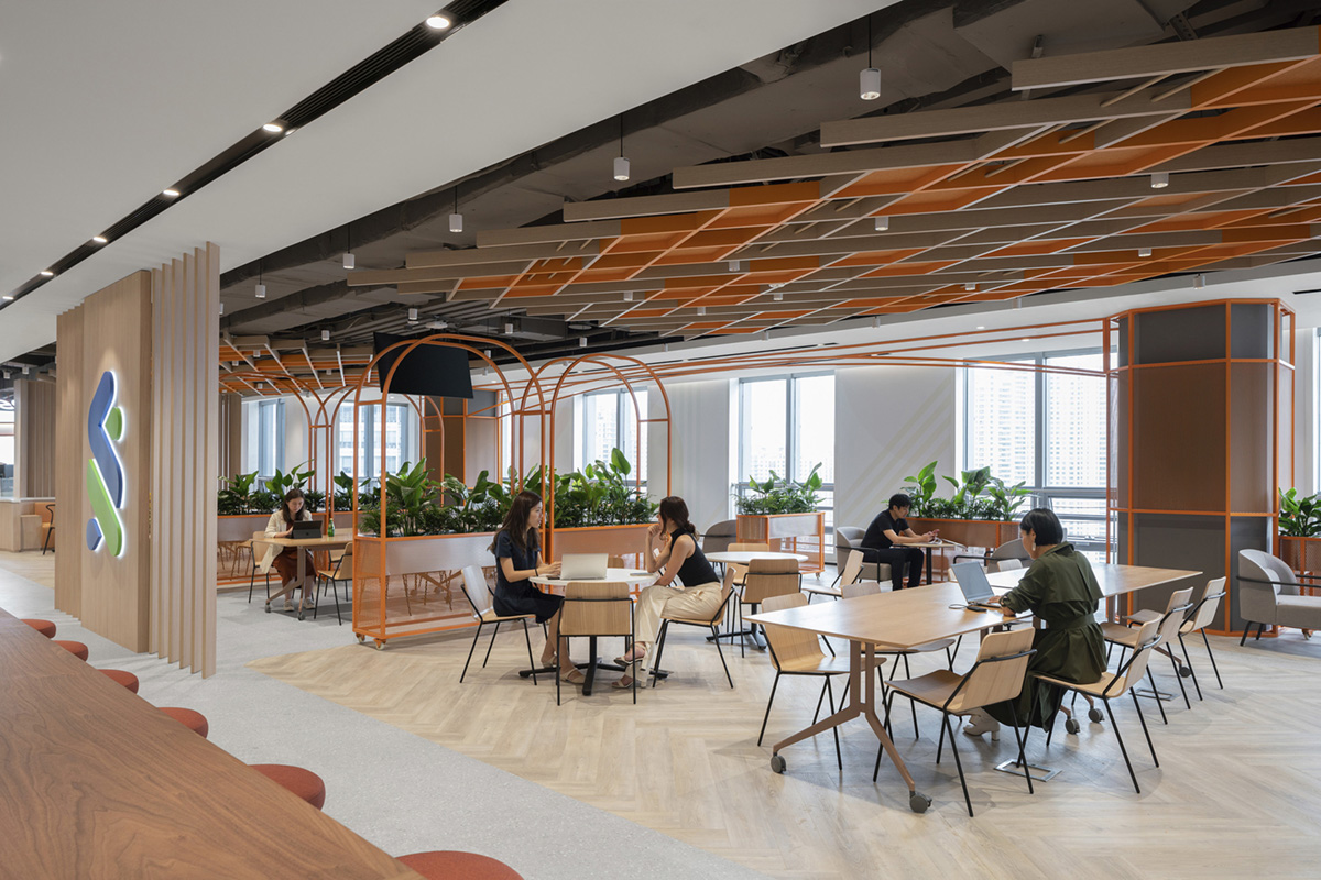 多元、包容的渣打銀行上?？偛哭k公室裝修設(shè)計(圖7)