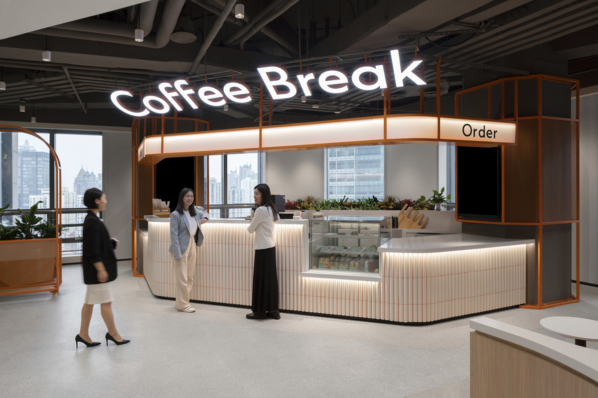 多元、包容的渣打銀行上?？偛哭k公室裝修設(shè)計(圖10)