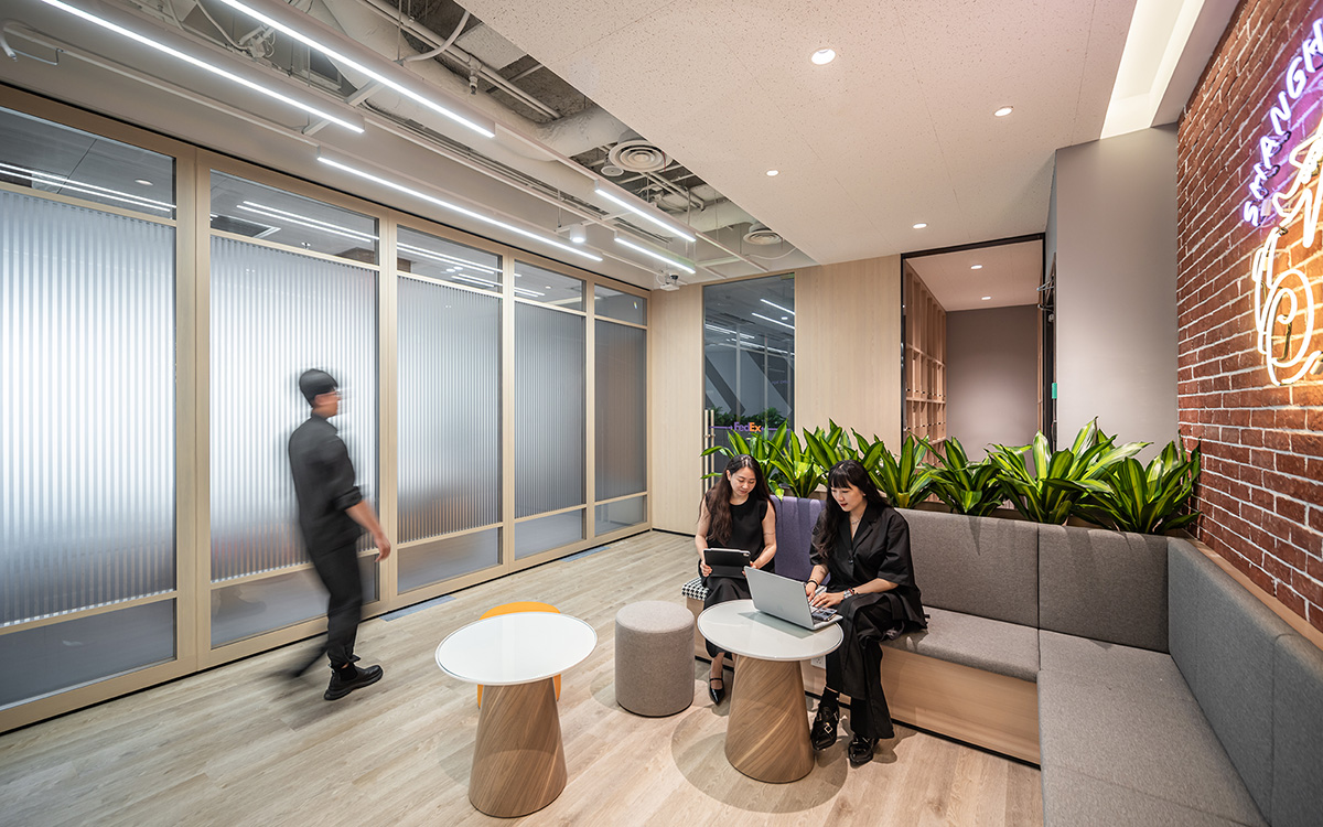 2600平快遞物流公司自然人文辦公室裝修設(shè)計(圖4) 2600平快遞物流公司自然人文辦公室裝修設(shè)計(圖4)