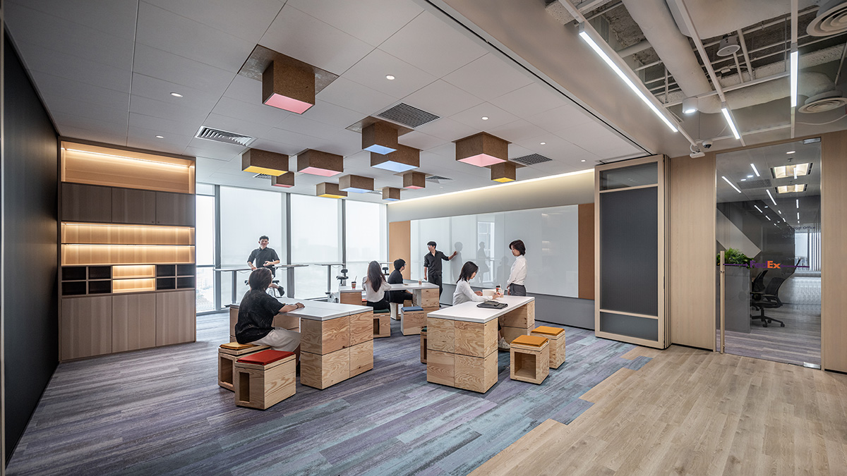 2600平快遞物流公司自然人文辦公室裝修設(shè)計(圖7) 2600平快遞物流公司自然人文辦公室裝修設(shè)計(圖7)