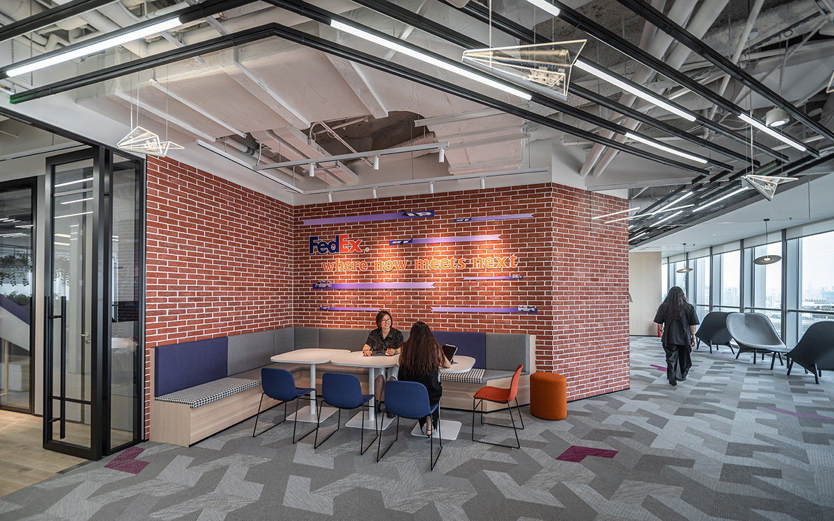 2600平快遞物流公司自然人文辦公室裝修設(shè)計(圖9) 2600平快遞物流公司自然人文辦公室裝修設(shè)計(圖9)