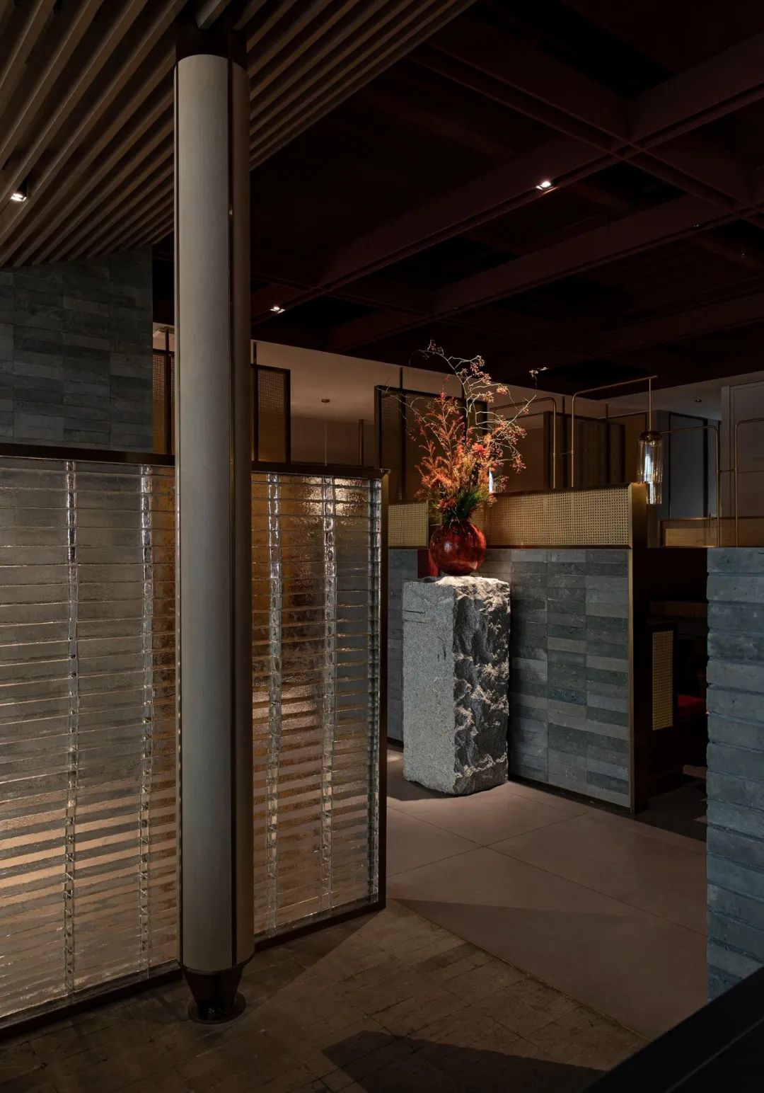 鄭州餐飲設(shè)計(jì)推薦悅芙蓉新派川菜餐廳裝修案例(圖3) 鄭州餐飲設(shè)計(jì)推薦悅芙蓉新派川菜餐廳裝修案例(圖3)