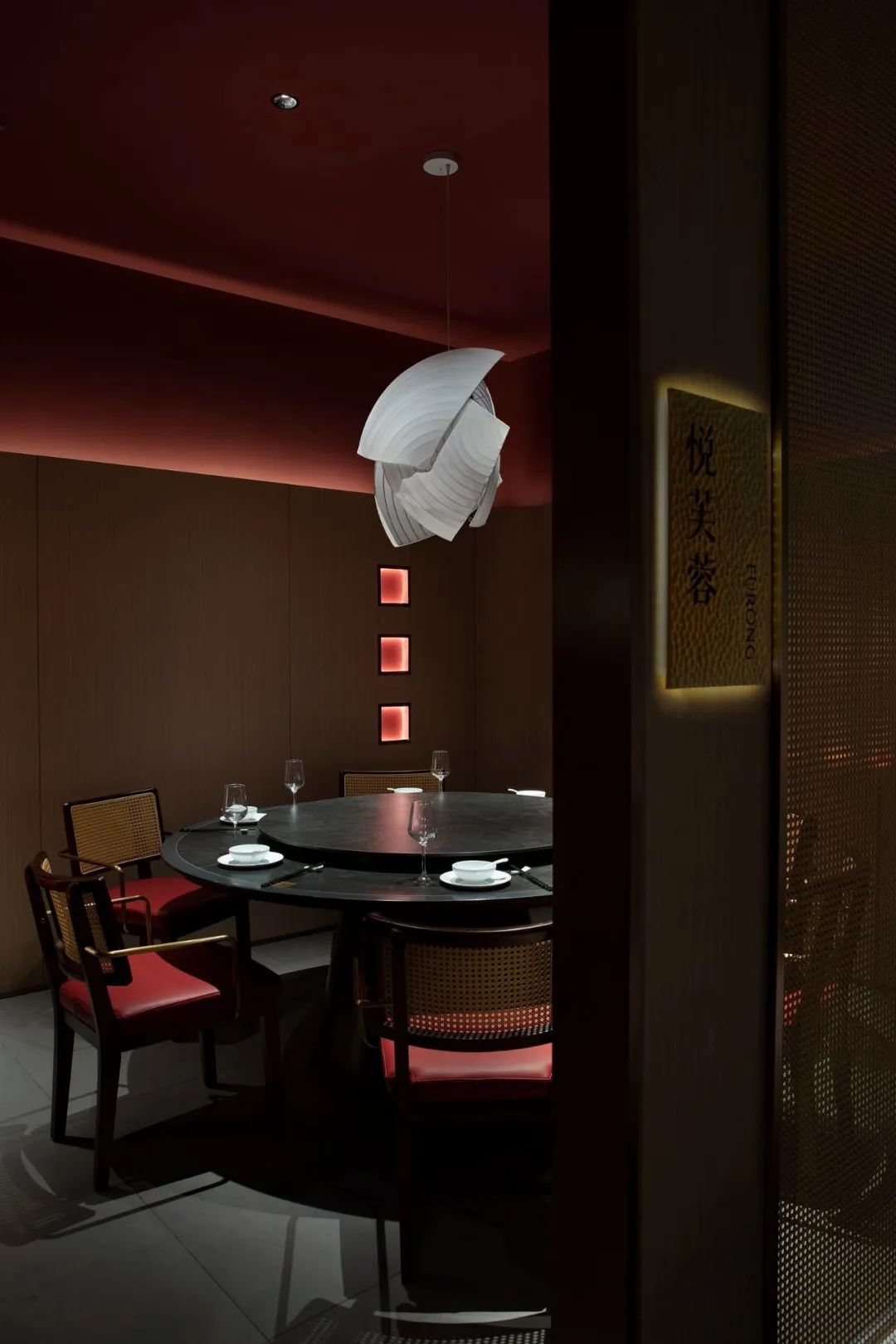 鄭州餐飲設(shè)計(jì)推薦悅芙蓉新派川菜餐廳裝修案例(圖10) 鄭州餐飲設(shè)計(jì)推薦悅芙蓉新派川菜餐廳裝修案例(圖10)