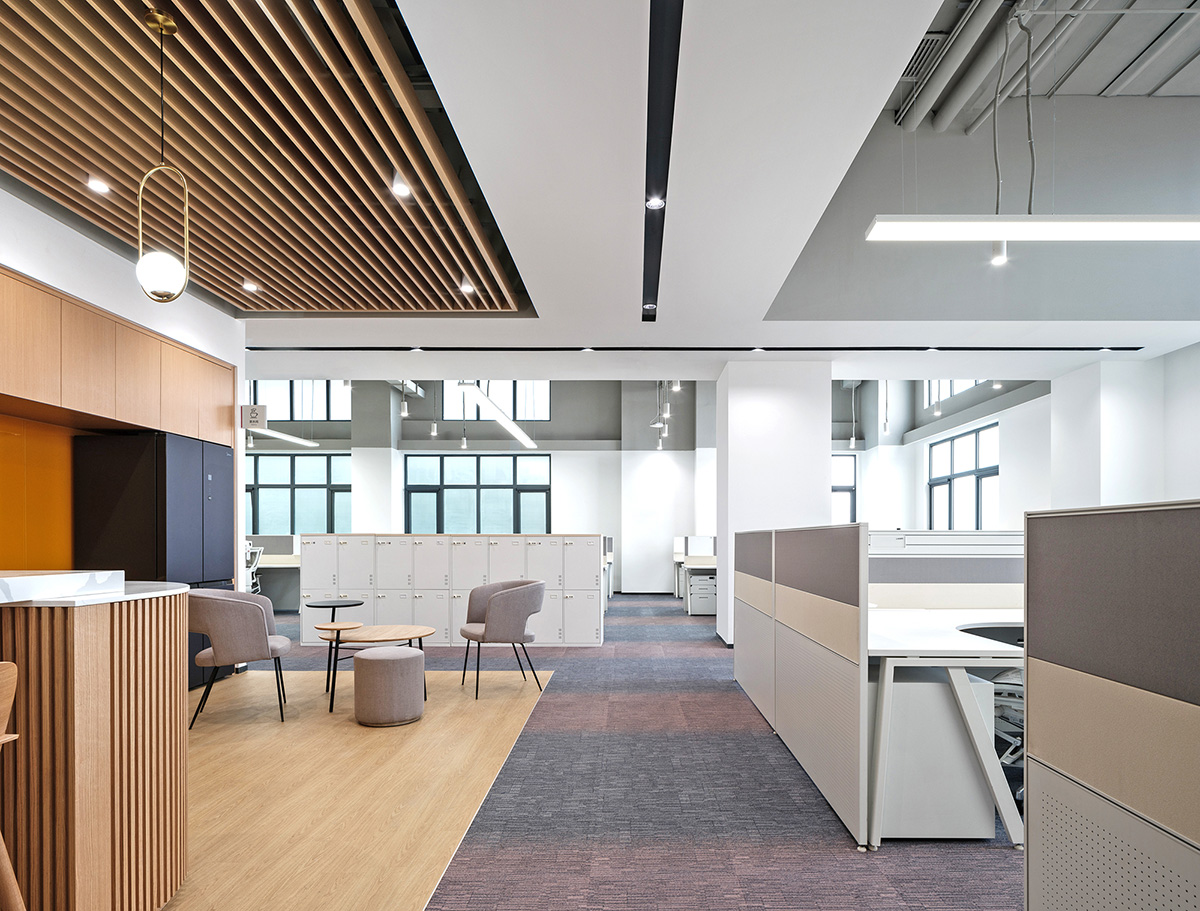 鄭州金博大推薦華為海思東升科技園辦公室裝修設(shè)計(圖9) 鄭州金博大推薦華為海思東升科技園辦公室裝修設(shè)計(圖9)