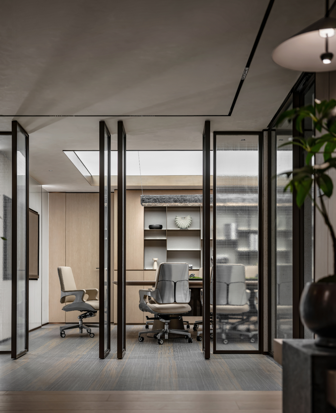 現(xiàn)代大氣的金融公司辦公室裝修設(shè)計(jì)方案(圖6) 現(xiàn)代大氣的金融公司辦公室裝修設(shè)計(jì)方案(圖6)