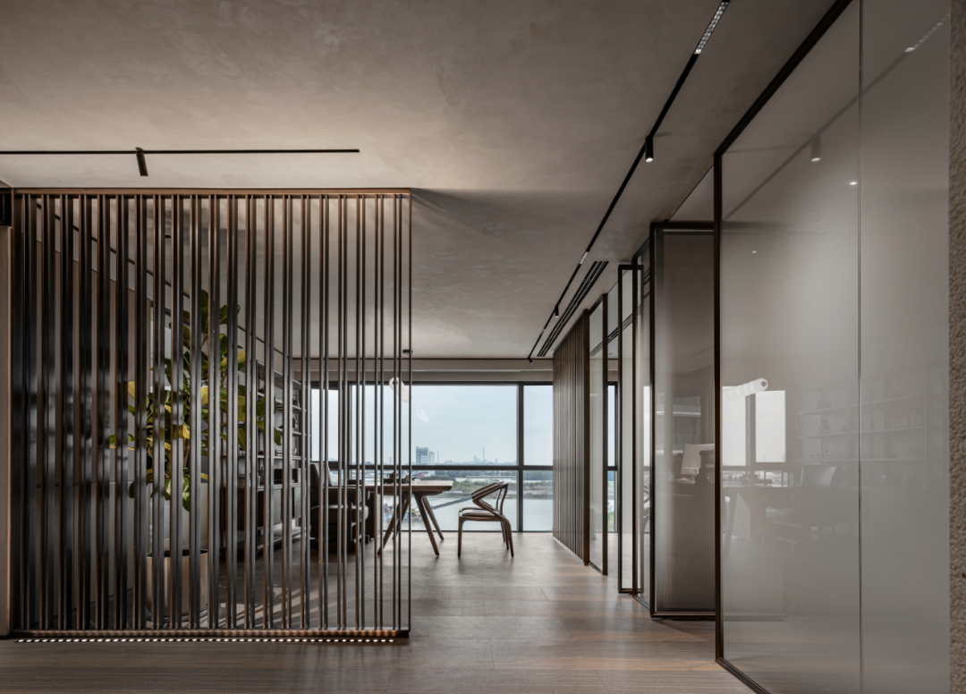 現(xiàn)代大氣的金融公司辦公室裝修設(shè)計(jì)方案(圖8) 現(xiàn)代大氣的金融公司辦公室裝修設(shè)計(jì)方案(圖8)