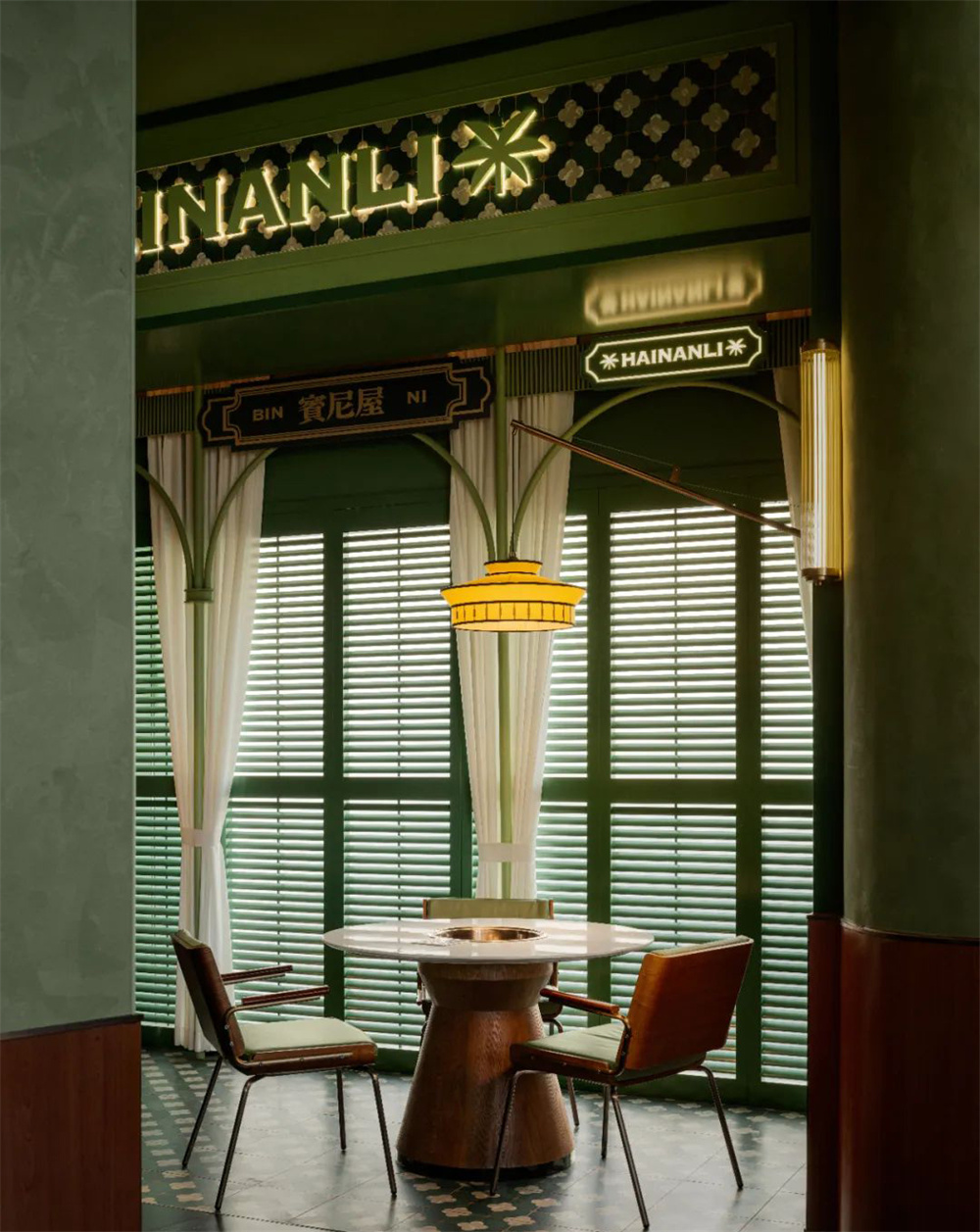 精致南洋風(fēng) 海楠里·椰子雞火鍋店裝修設(shè)計(jì)案例(圖10) 精致南洋風(fēng) 海楠里·椰子雞火鍋店裝修設(shè)計(jì)案例(圖10)