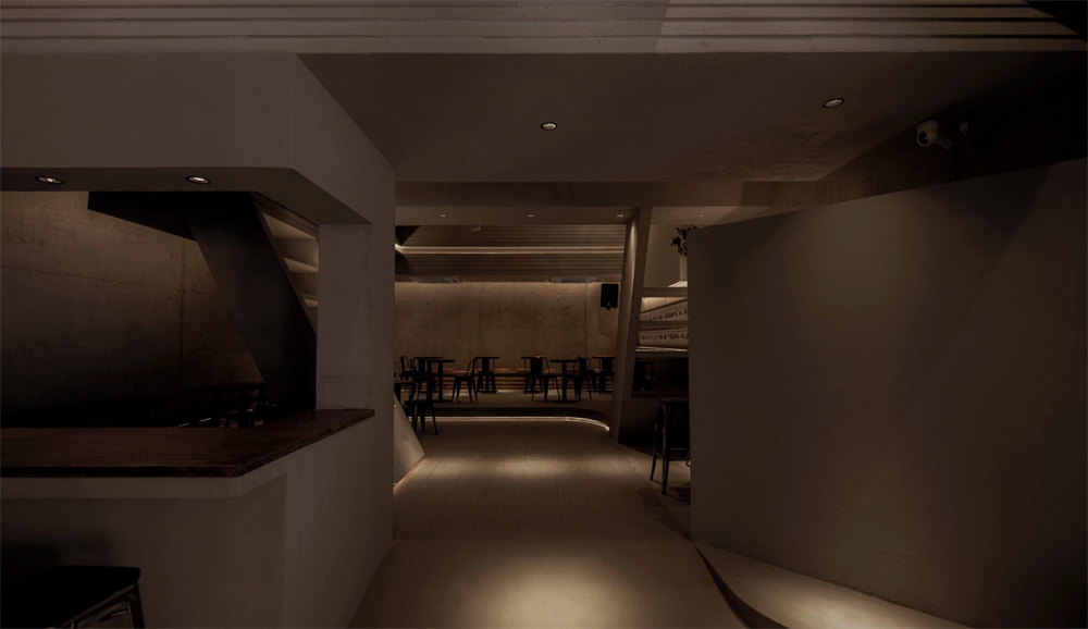 專為年輕人打造的跳海酒館裝修設(shè)計(jì)案例(圖2) 專為年輕人打造的跳海酒館裝修設(shè)計(jì)案例(圖2)