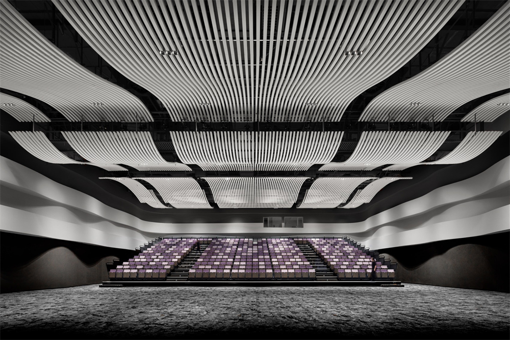 現代簡約時尚科技園區(qū)辦公樓裝修設計案例(圖9) 現代簡約時尚科技園區(qū)辦公樓裝修設計案例(圖9)