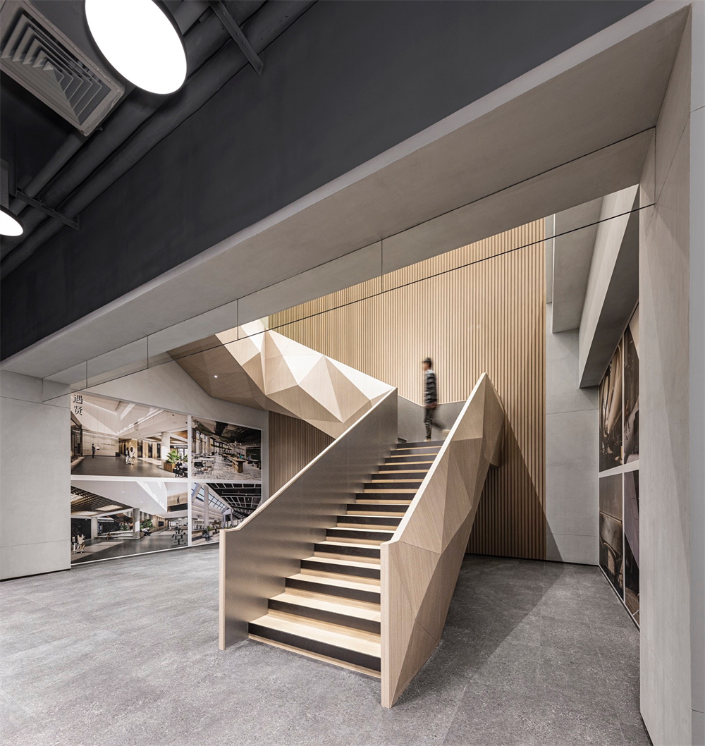 現代簡約時尚科技園區(qū)辦公樓裝修設計案例(圖14) 現代簡約時尚科技園區(qū)辦公樓裝修設計案例(圖14)