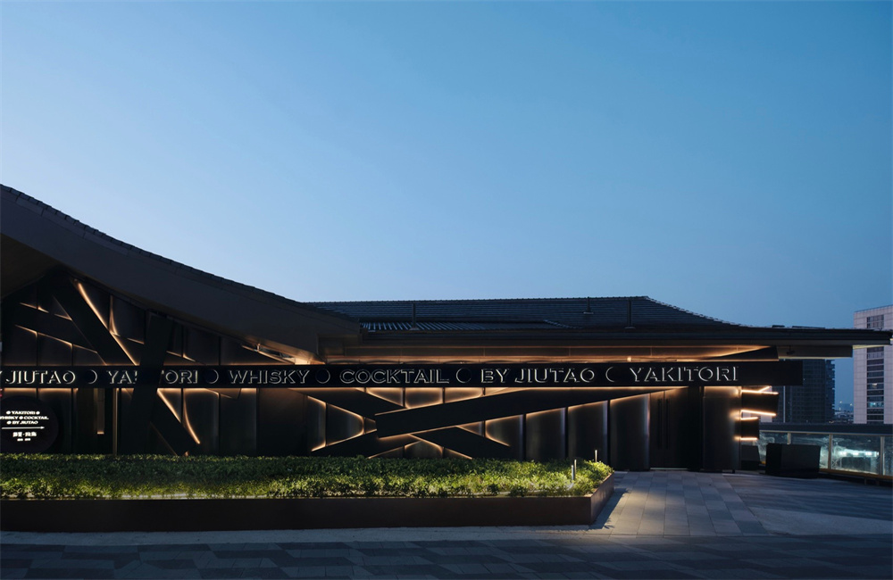 酒饕隱?日式燒鳥酒吧復(fù)合餐廳裝修設(shè)計(jì)案例(圖1) 酒饕隱?日式燒鳥酒吧復(fù)合餐廳裝修設(shè)計(jì)案例(圖1)