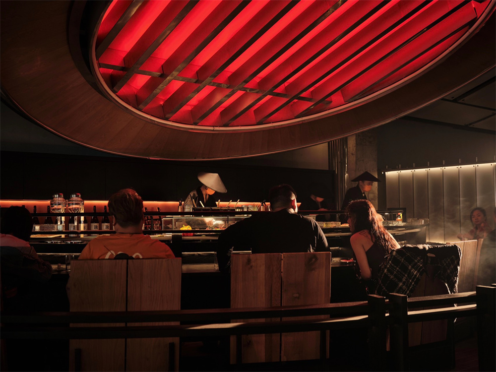 酒饕隱?日式燒鳥酒吧復(fù)合餐廳裝修設(shè)計(jì)案例(圖3) 酒饕隱?日式燒鳥酒吧復(fù)合餐廳裝修設(shè)計(jì)案例(圖3)