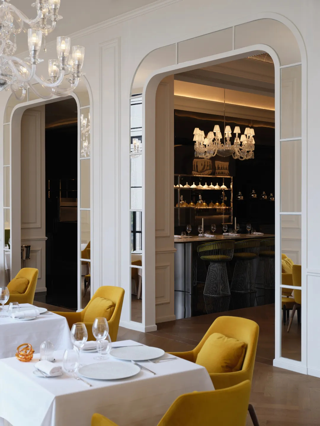 法式美學(xué)浪漫優(yōu)雅 LAtelier 18法餐廳裝修設(shè)計(jì)(圖5) 法式美學(xué)浪漫優(yōu)雅 LAtelier 18法餐廳裝修設(shè)計(jì)(圖5)