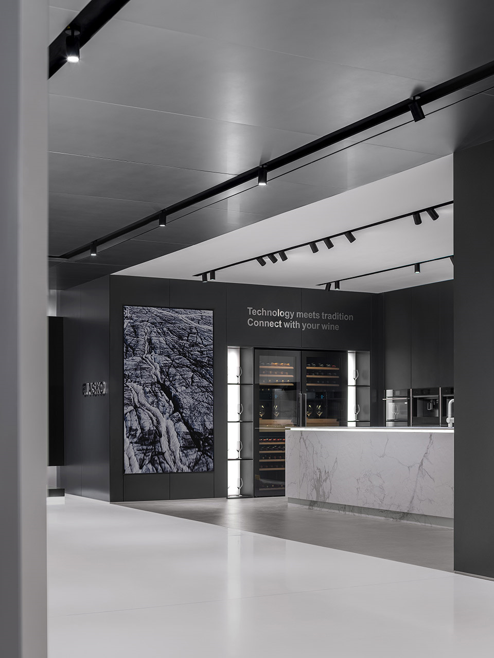 極簡(jiǎn)科技未來(lái) 海信集團(tuán)展廳裝修設(shè)計(jì)案例(圖8) 極簡(jiǎn)科技未來(lái) 海信集團(tuán)展廳裝修設(shè)計(jì)案例(圖8)