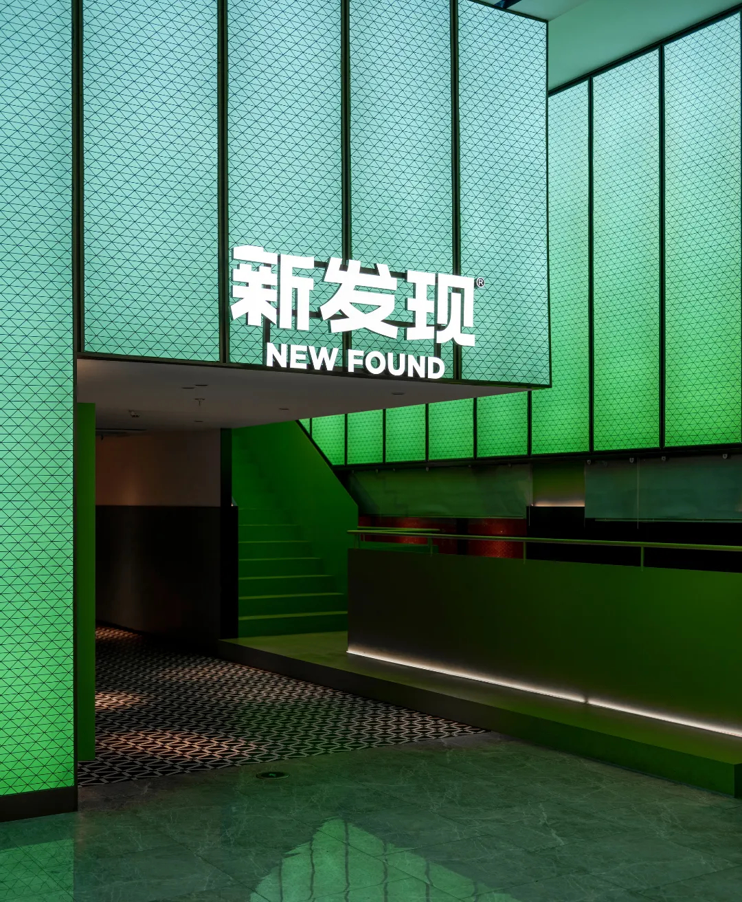 別樣江南科技風(fēng)情 新發(fā)現(xiàn)杭幫菜餐廳裝修設(shè)計(圖1) 別樣江南科技風(fēng)情 新發(fā)現(xiàn)杭幫菜餐廳裝修設(shè)計(圖1)