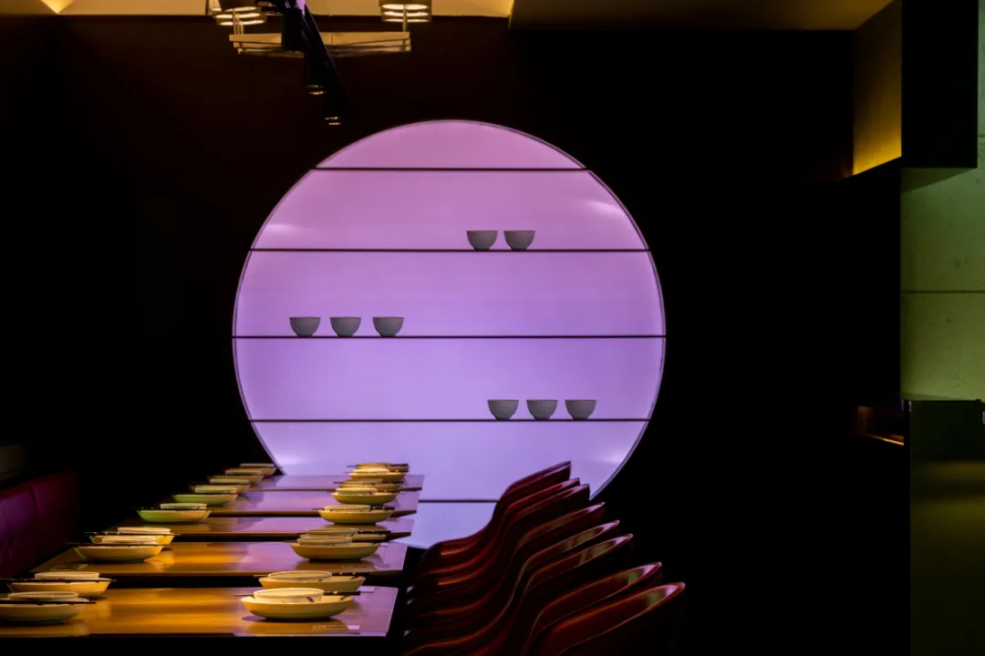 別樣江南科技風(fēng)情 新發(fā)現(xiàn)杭幫菜餐廳裝修設(shè)計(圖7) 別樣江南科技風(fēng)情 新發(fā)現(xiàn)杭幫菜餐廳裝修設(shè)計(圖7)