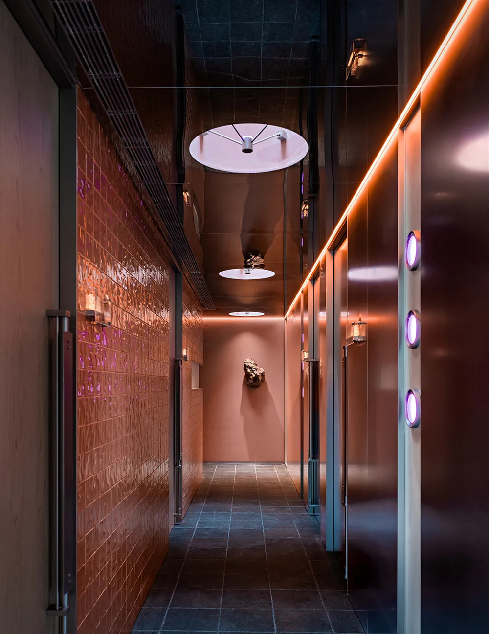 吸引年輕人的獨(dú)一味烤魚餐廳裝修設(shè)計(jì)案例(圖8) 吸引年輕人的獨(dú)一味烤魚餐廳裝修設(shè)計(jì)案例(圖8)