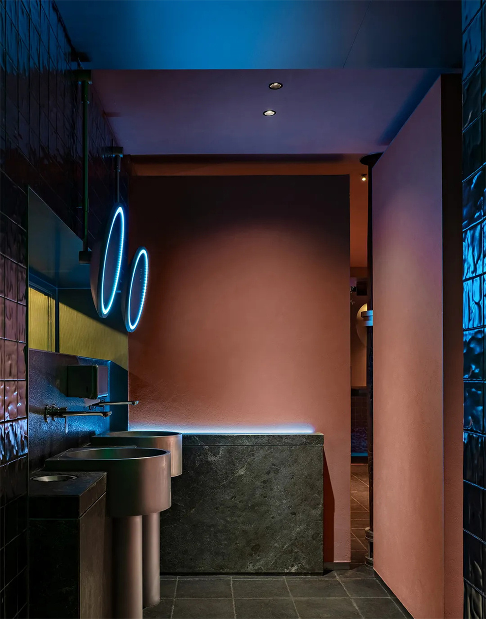 吸引年輕人的獨(dú)一味烤魚餐廳裝修設(shè)計(jì)案例(圖12) 吸引年輕人的獨(dú)一味烤魚餐廳裝修設(shè)計(jì)案例(圖12)