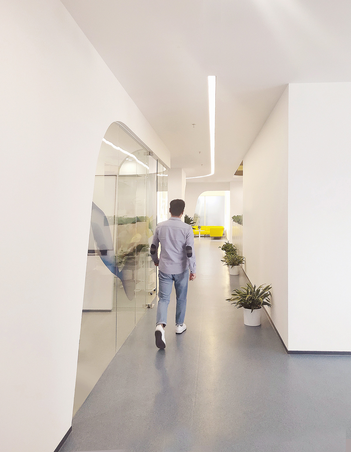 科技風(fēng)與工業(yè)風(fēng) 腦動極光醫(yī)療科技公司辦公室裝修設(shè)計(圖5) 科技風(fēng)與工業(yè)風(fēng) 腦動極光醫(yī)療科技公司辦公室裝修設(shè)計(圖5)