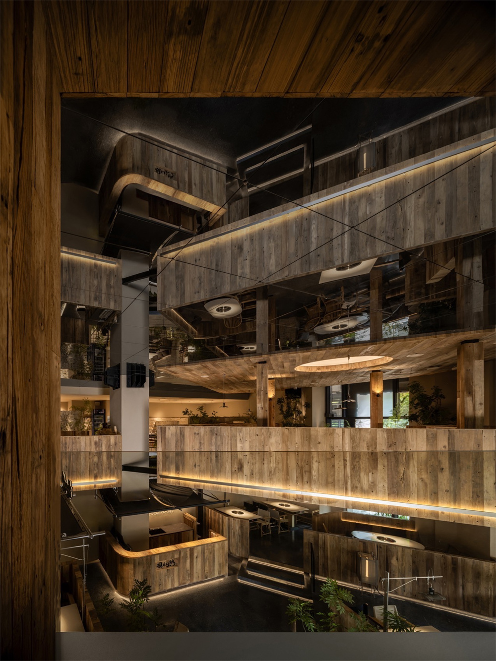 自然野趣 觀山特色火鍋店裝修設(shè)計(jì)方案(圖5) 自然野趣 觀山特色火鍋店裝修設(shè)計(jì)方案(圖5)