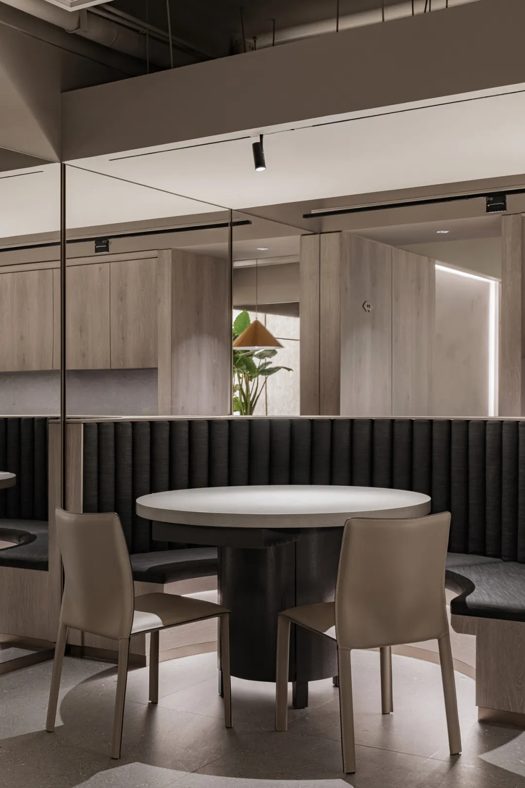 鄭州金博大推薦浩爺羊蝎子火鍋店裝修設(shè)計(jì)方案 (圖5) 鄭州金博大推薦浩爺羊蝎子火鍋店裝修設(shè)計(jì)方案 (圖5)