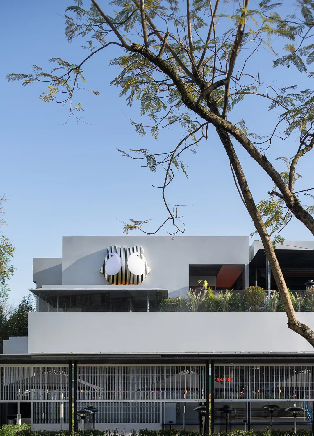 鄭州金博大推薦前衛(wèi)科技風小酒館裝修設計方案(圖3) 鄭州金博大推薦前衛(wèi)科技風小酒館裝修設計方案(圖3)