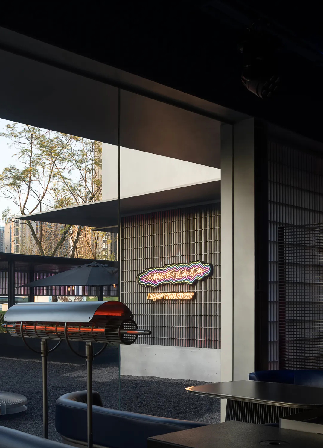 鄭州金博大推薦前衛(wèi)科技風小酒館裝修設計方案(圖5) 鄭州金博大推薦前衛(wèi)科技風小酒館裝修設計方案(圖5)