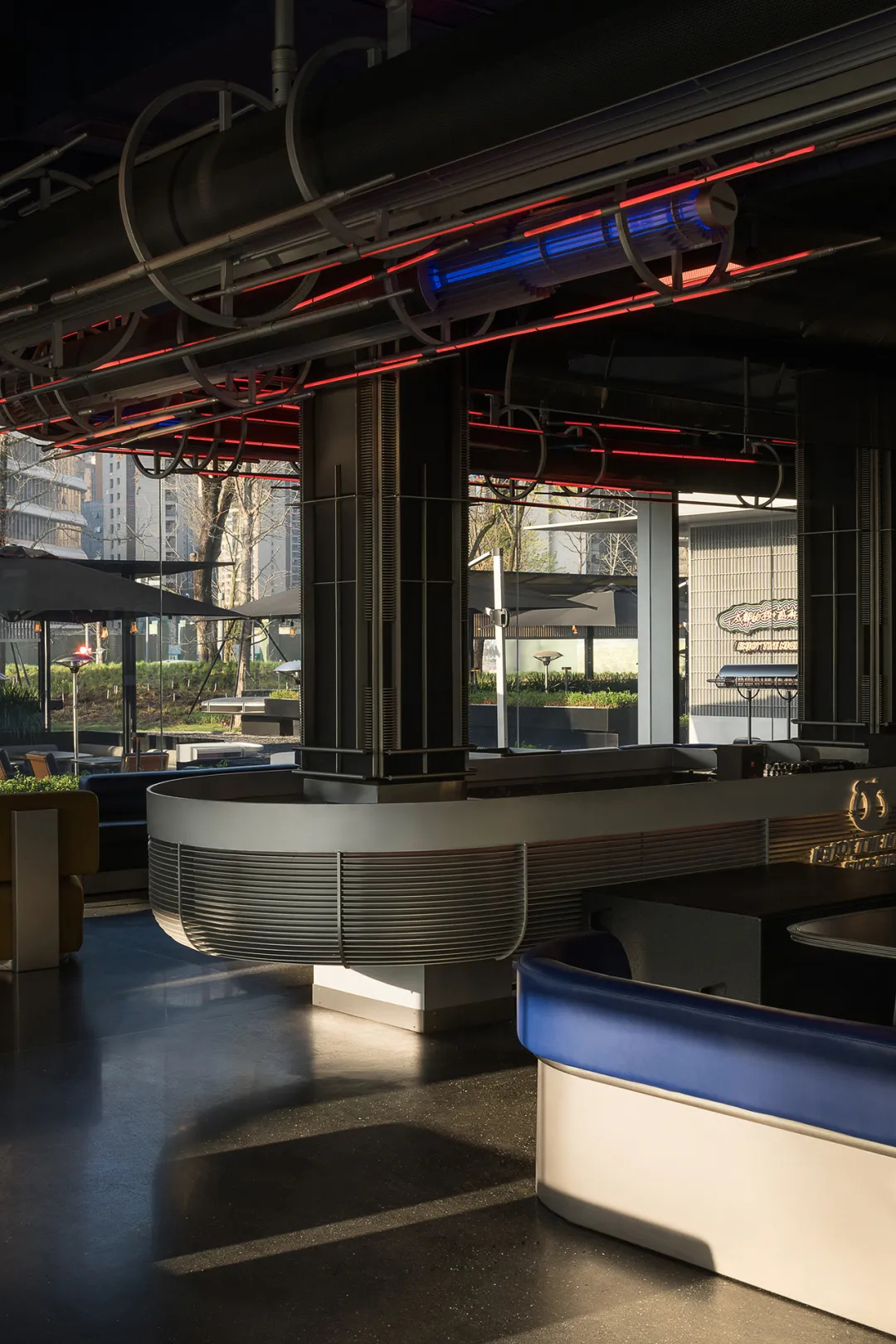 鄭州金博大推薦前衛(wèi)科技風小酒館裝修設計方案(圖6) 鄭州金博大推薦前衛(wèi)科技風小酒館裝修設計方案(圖6)