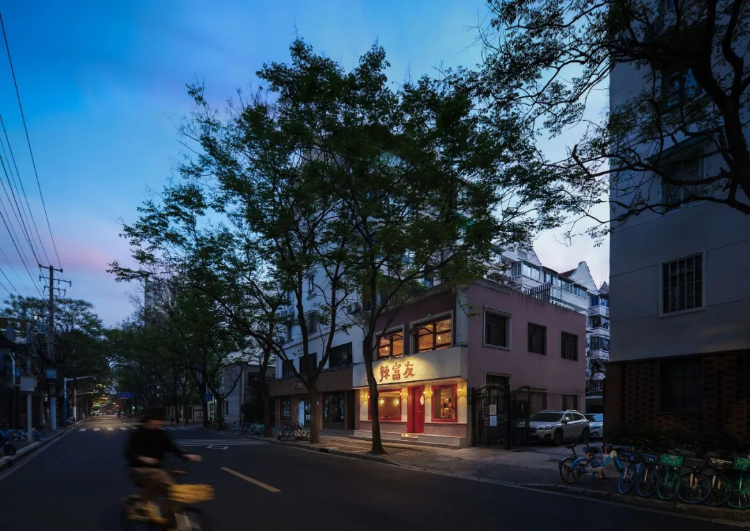 鄭州金博大推薦辣富友川菜館社區(qū)店裝修設(shè)計(jì)案例(圖2) 鄭州金博大推薦辣富友川菜館社區(qū)店裝修設(shè)計(jì)案例(圖2)