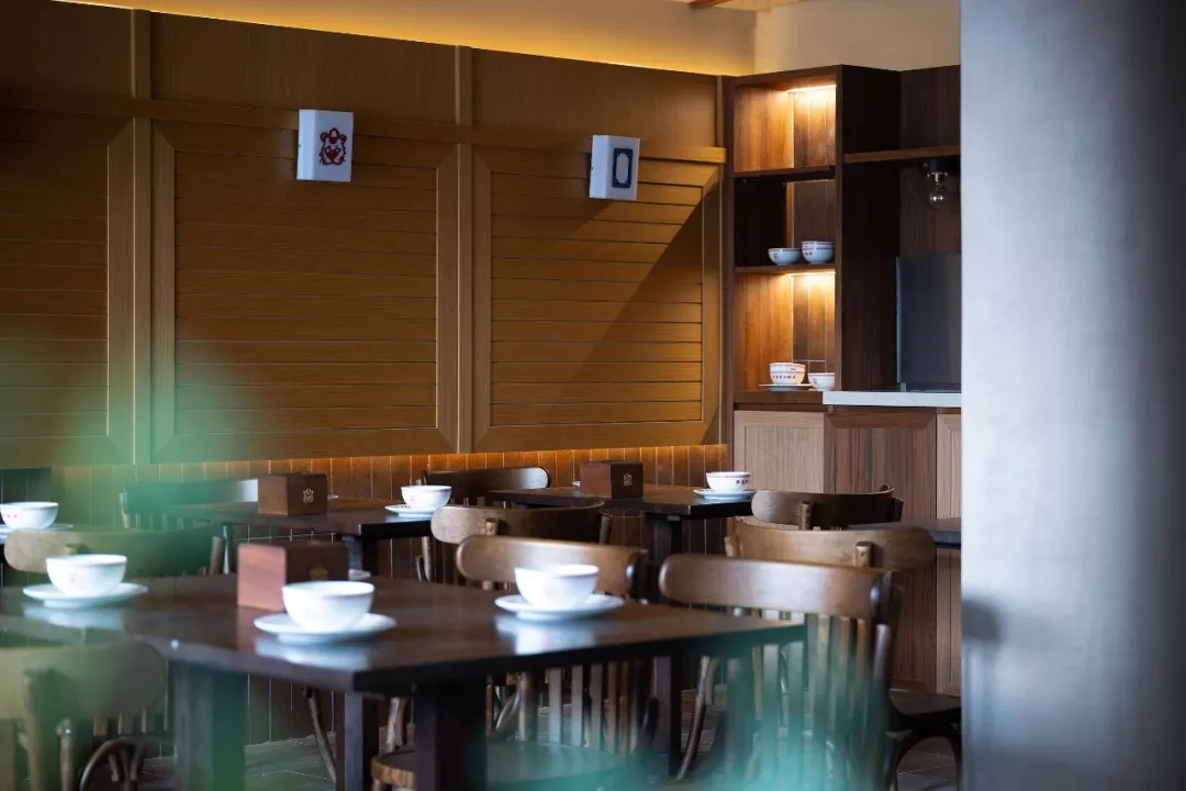 鄭州金博大推薦辣富友川菜館社區(qū)店裝修設(shè)計(jì)案例(圖7) 鄭州金博大推薦辣富友川菜館社區(qū)店裝修設(shè)計(jì)案例(圖7)