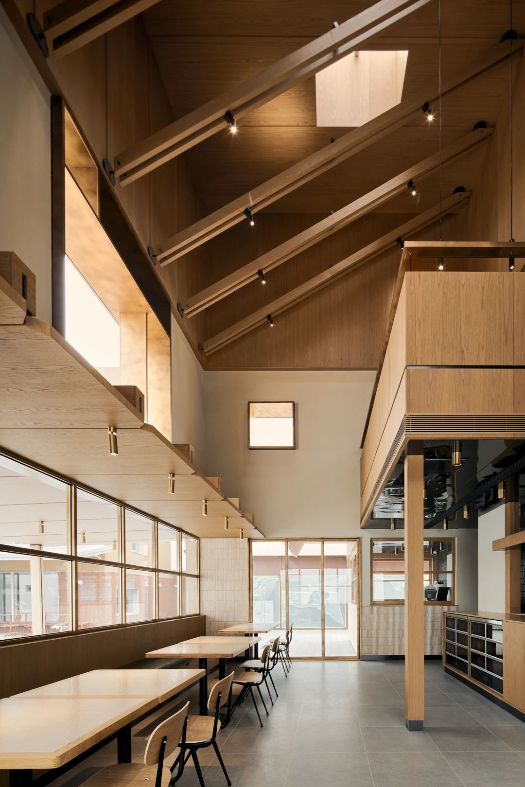 珍煲糖水·砂鍋·小海鮮融合餐廳裝修設(shè)計方案(圖8) 珍煲糖水·砂鍋·小海鮮融合餐廳裝修設(shè)計方案(圖8)