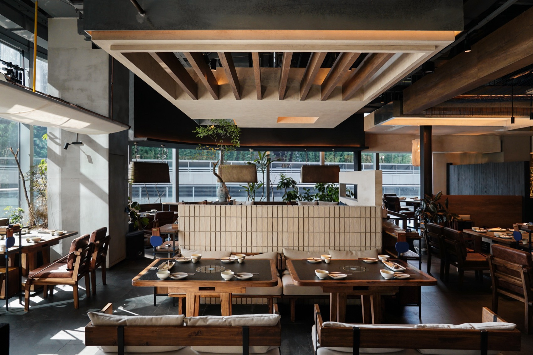 鄭州金博大推薦藍(lán)果子云南酸湯火鍋店裝修設(shè)計(jì)(圖3)