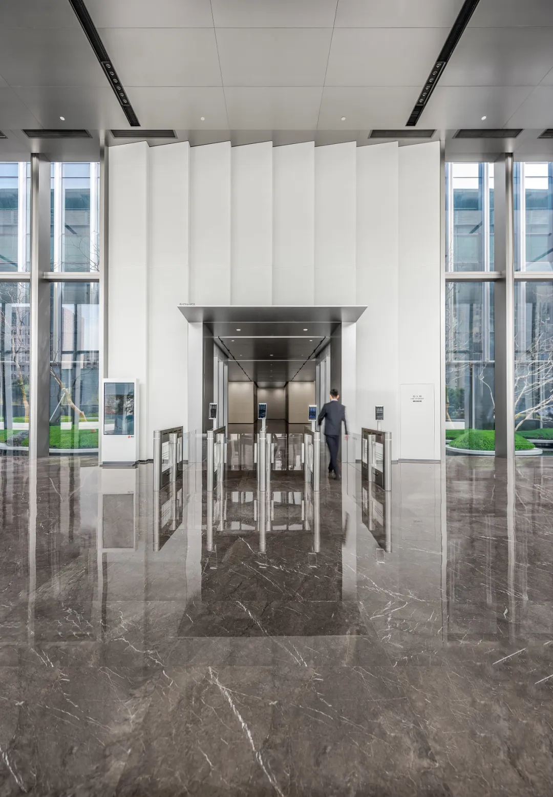 2萬6千平現(xiàn)代花園式商務(wù)辦公樓裝修設(shè)計方案(圖3)