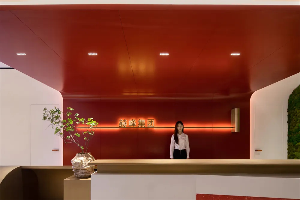 4200平赫峰集團總部辦公大樓裝修設(shè)計(圖2) 640_wx_fmt=jpeg&from=appmsg&tp=webp&wxfrom=5&wx_lazy=1&wx_co=1 (1).jpg