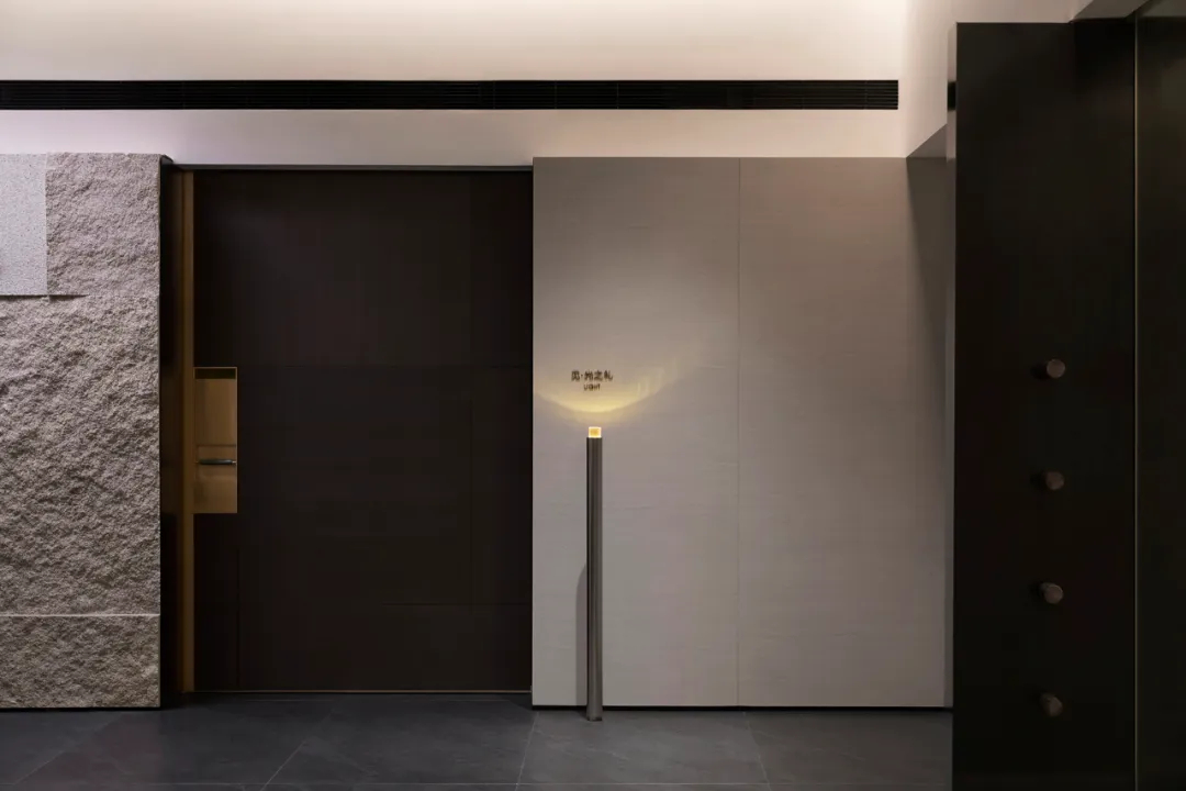 500平辦公家具企業(yè)展廳兼企業(yè)接待會(huì)所裝修設(shè)計(jì)(圖1) 640_wx_fmt=png&from=appmsg&tp=webp&wxfrom=5&wx_lazy=1&wx_co=1 (1).jpg