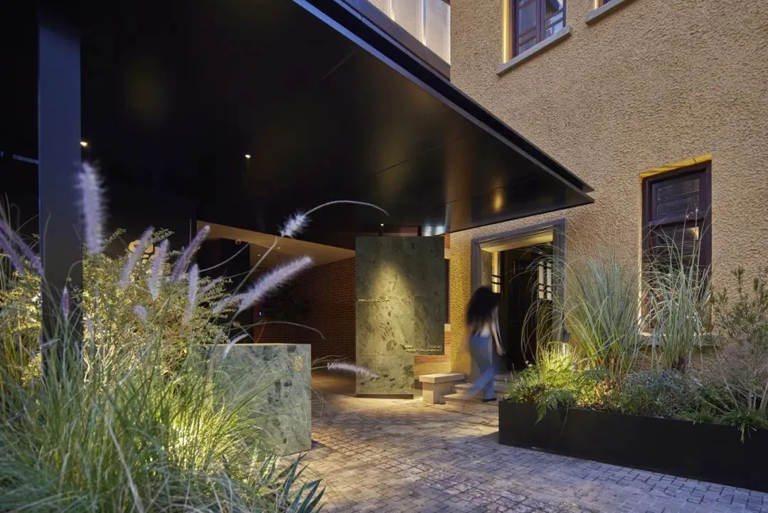 鄭州金博大推薦蔥蘢和牛小火鍋餐廳裝修設(shè)計(jì)(圖2) 鄭州金博大推薦蔥蘢和牛小火鍋餐廳裝修設(shè)計(jì)(圖2)