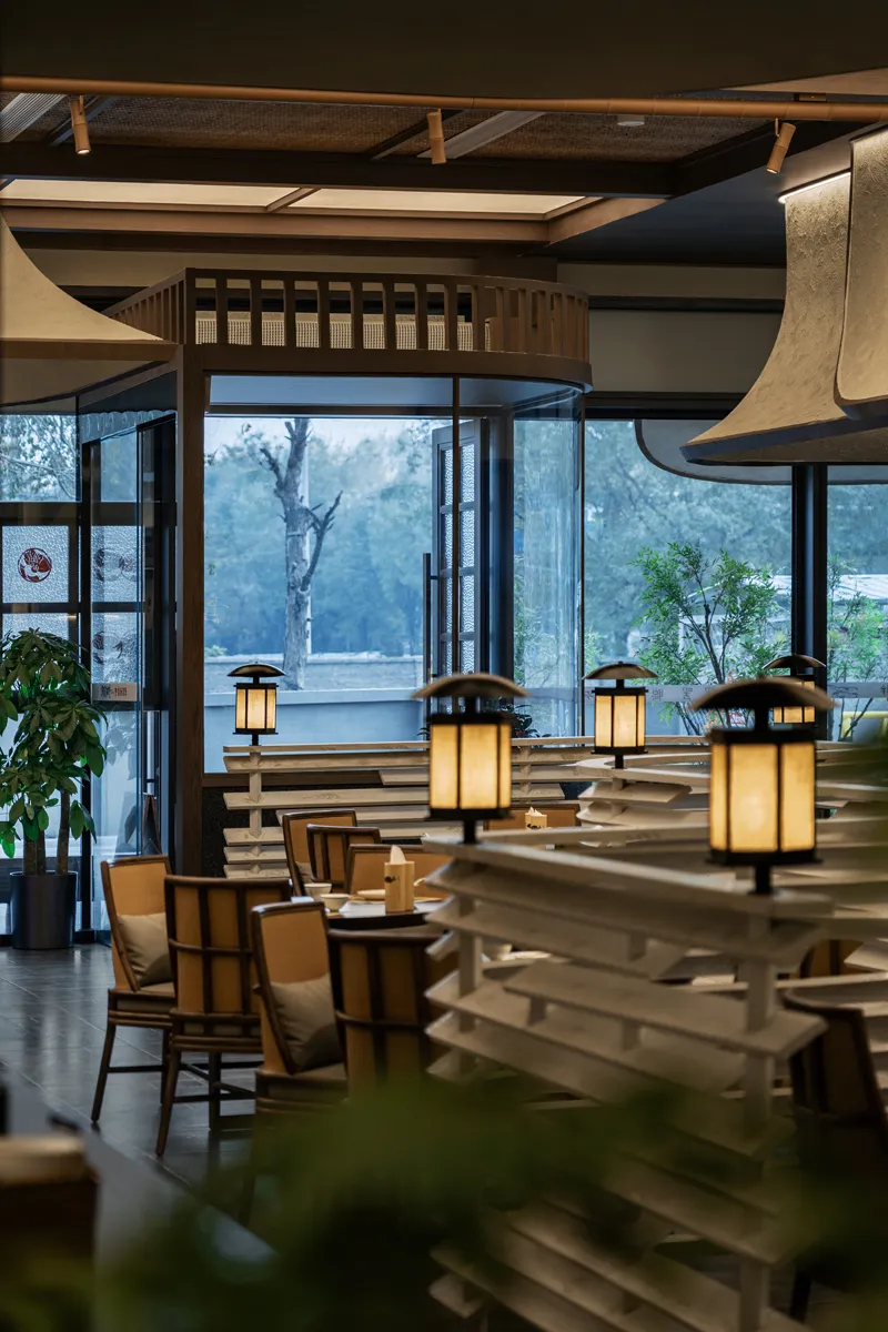 山野特色 朝溪湘伴·魚湯泡飯湘菜餐廳裝修設(shè)計(圖6) 山野特色 朝溪湘伴·魚湯泡飯湘菜餐廳裝修設(shè)計(圖6)