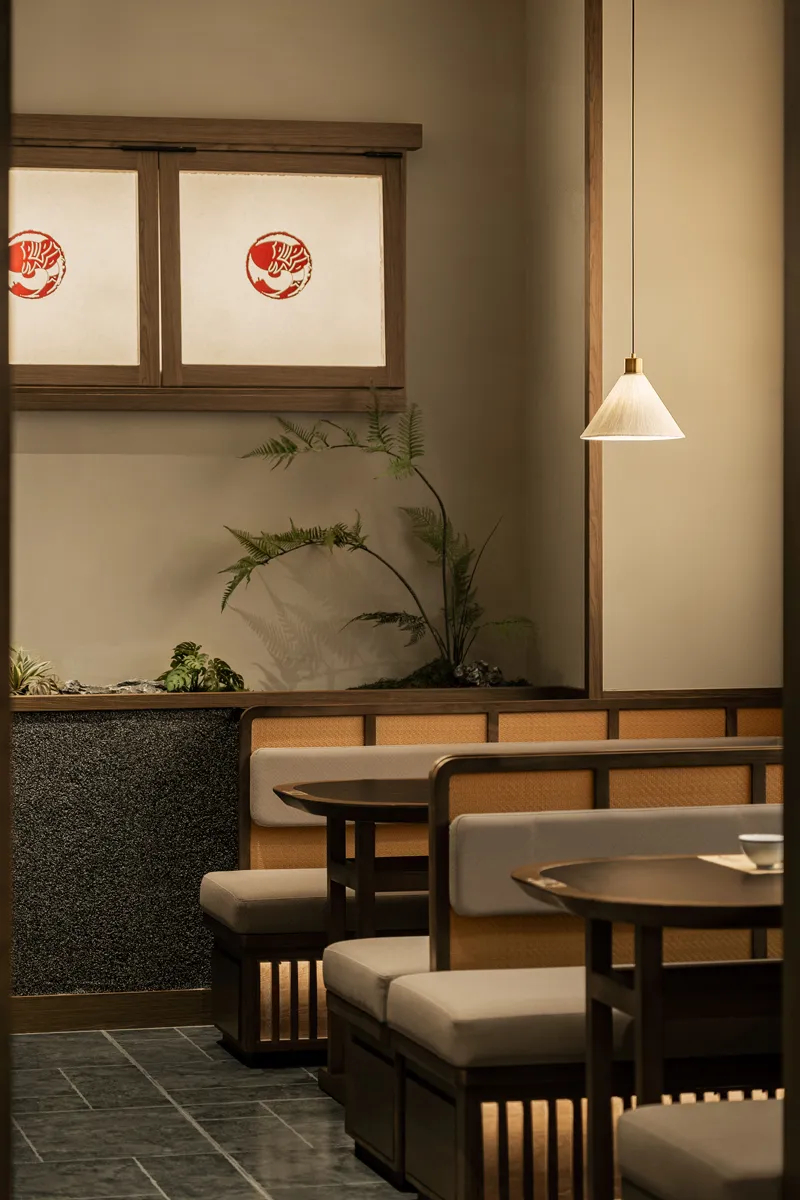 山野特色 朝溪湘伴·魚湯泡飯湘菜餐廳裝修設(shè)計(圖9) 山野特色 朝溪湘伴·魚湯泡飯湘菜餐廳裝修設(shè)計(圖9)