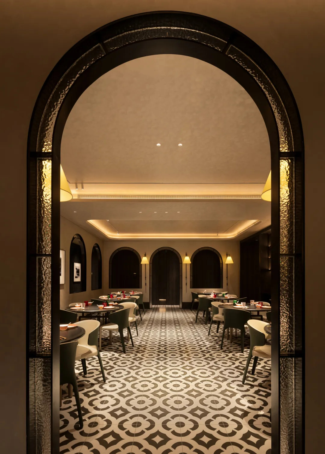 粵食佳·啫啫煲&燒臘 嶺南特色粵菜餐廳裝修設(shè)計(圖4)