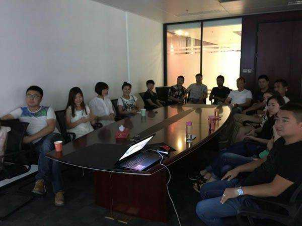 金博大全體員工一起觀看“閱兵式”(圖3) 金博大全體員工一起觀看“閱兵式”(圖3)