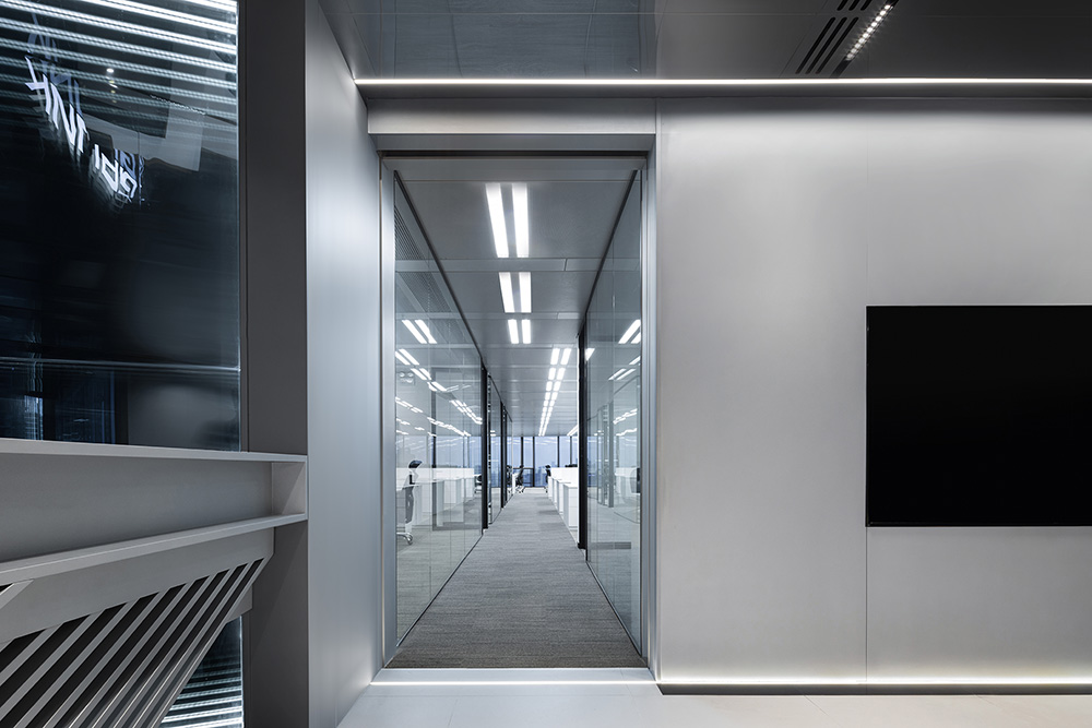 黑白視界 GPUNK哥朋科技辦公設(shè)計(jì)案例(圖10) 10.jpg